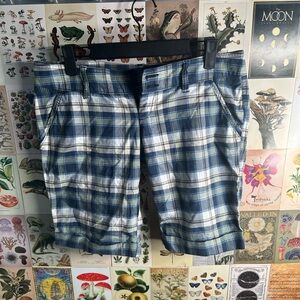 Hollister size 1 Bremuda shorts. Good condition.